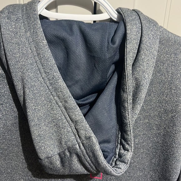 excellent condition except one small stain on arm shown in picture. dry fit - Picture 4 of 7